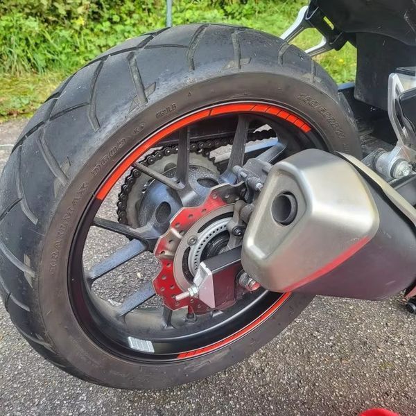 Світловідбиваючі наклейки на колесо мотоцикла або авто 17-18 дюймів Червоні KS00054 фото